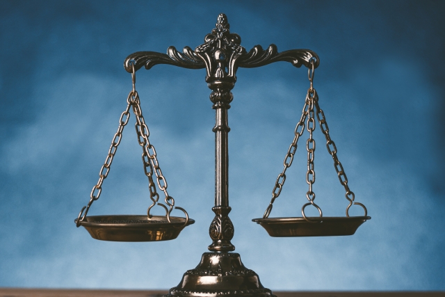 比較を表してる天秤の画像